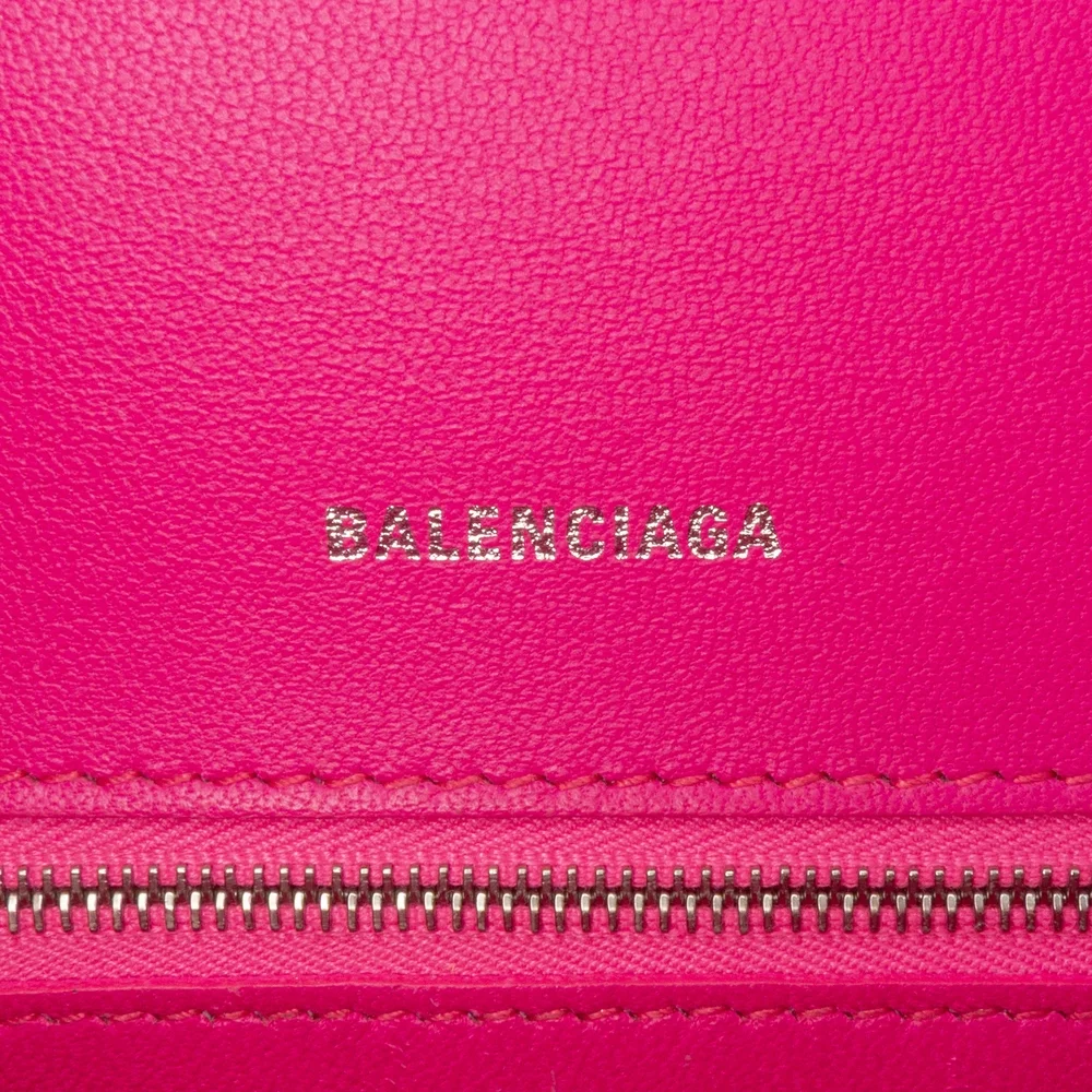 Balenciaga hourglass features